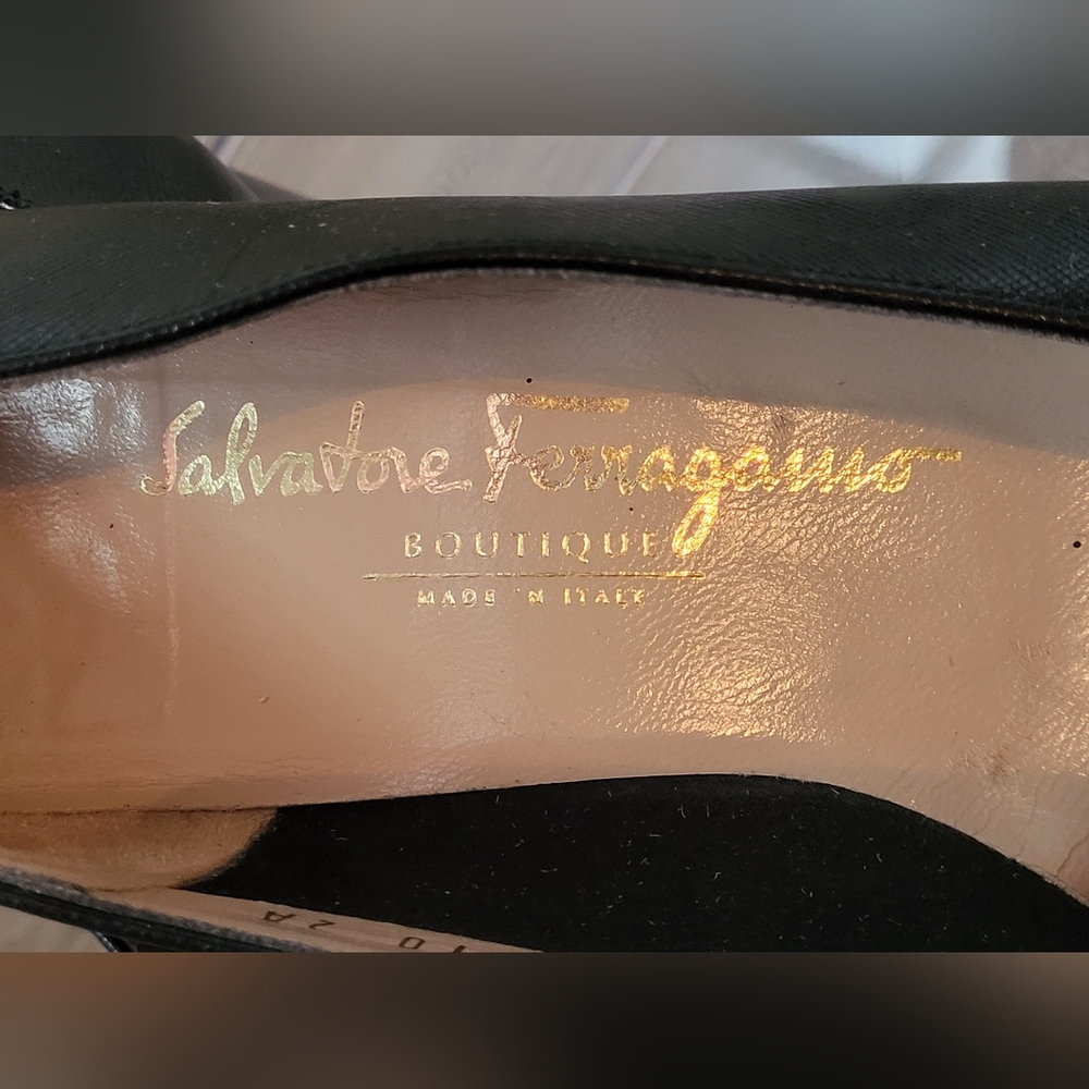 Salvatorre Ferrangamo Black Heels With Gold Detail Italian Leather 9.5 - Picture 4 of 10